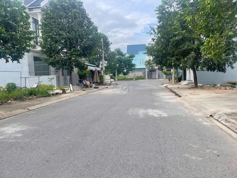 Em Cần Gấp Vài Lô Đất Dự Án Ngay Bến Lức Bác Nào Có IB (hong tiếp MG)