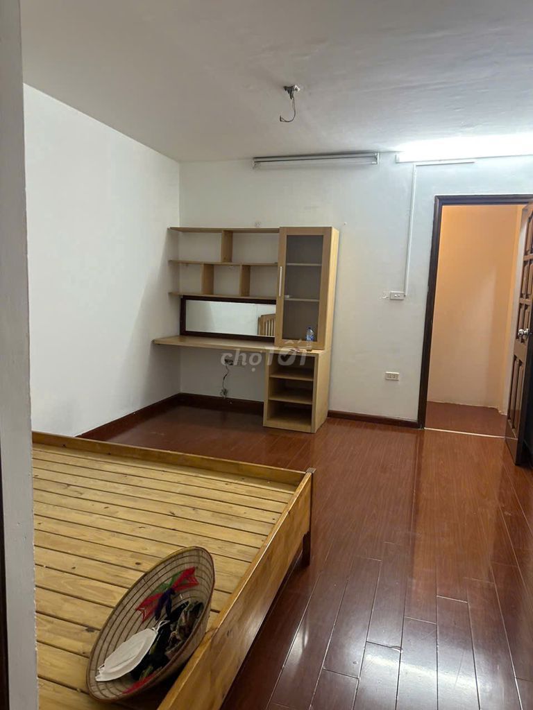 Cho thuê tập thể tầng 2 - ngõ 178 Giải Phóng - 43m2 - 1 ngủ -1 khách