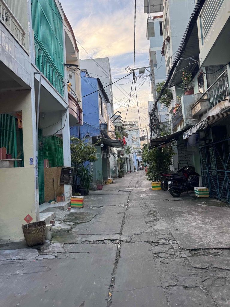 Hẻm 4M-Lạc Long Quân-4x10,5-Nhà 2 Tầng-Nở Hậu Tài Lộc-Giá 4Tỷ