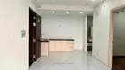 Cho thuê căn 55m2 2pn 1wc có tủ bếp, rèm nhà mới 95%