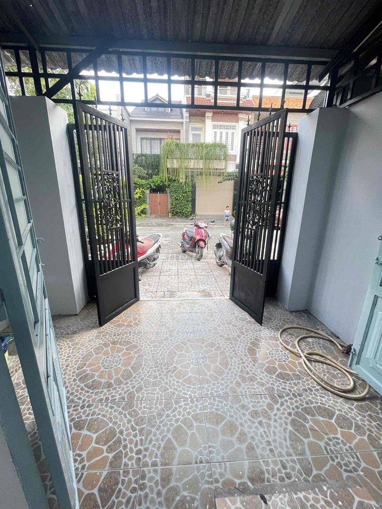 cho thuê nhà nguyên căn d xe hoi 2p ngủ gần chợ