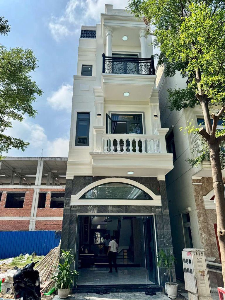 5,6 Tỷ 🏡 Bán Nhà 3 Tầng Dĩ An, full nội thất, ở + làm vp kinh doanh