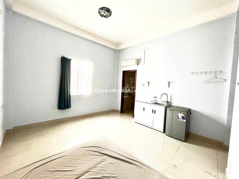 Phòng trọ giá rẻ có thang máy, cửa sổ thoáng mát ở liền được