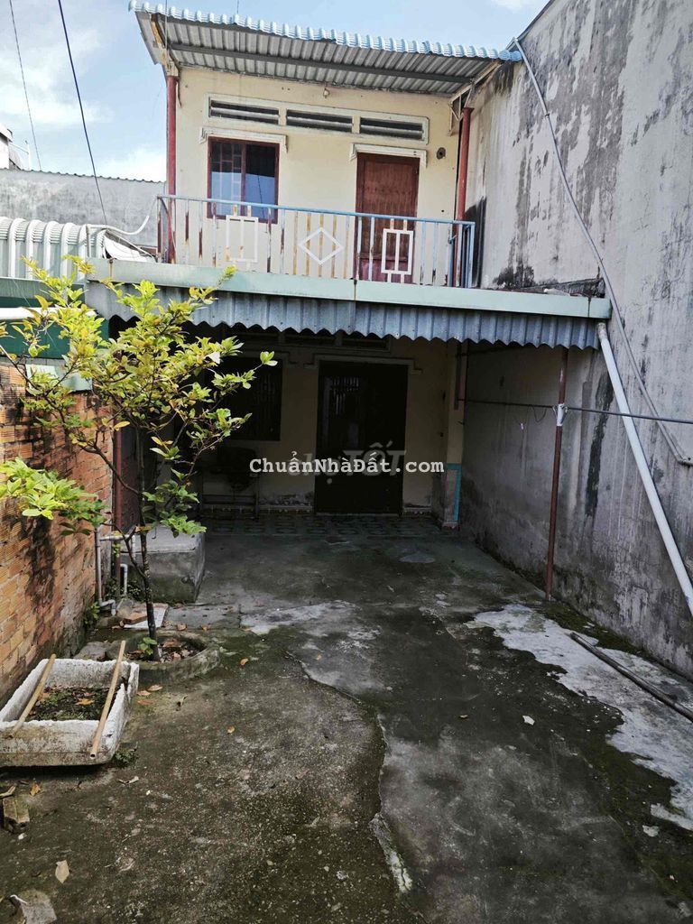 nhà cấp 4 hẻn giá 3tr cọc 1tháng