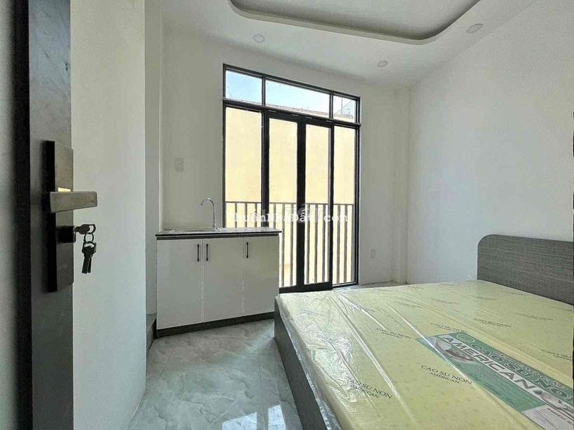 Phòng có cửa sổ lớn giả ban công cực thoáng đường Thích Quảng Đức