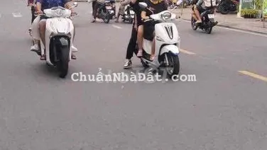 NHÀ CẤP 4 có gác lửng PHƯỜNG 3 gần chợ