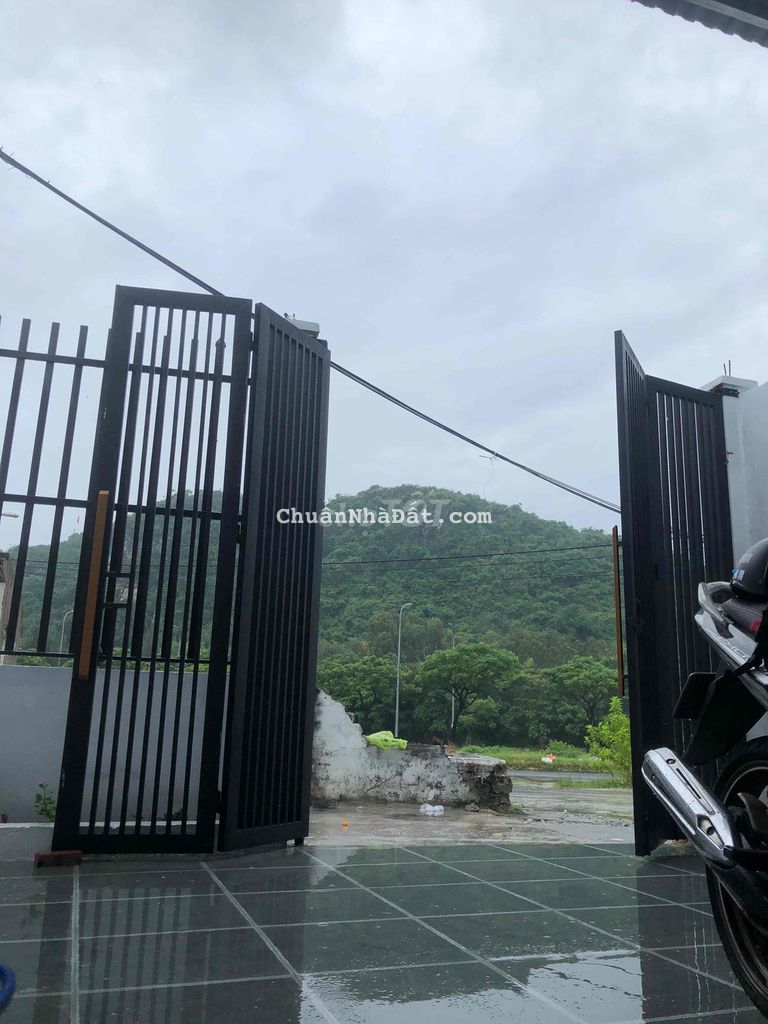 Bán nhà đẹp mới xây ngay công viên thổ sơn đối diện núi non nước