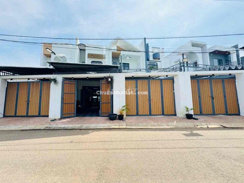 BÁN GẤP NHÀ 2 TẦNG MẶT TIỀN ĐƯỜNG NHỰA KINH DOANH,LONG KHÁNH,ĐỒNG NAI