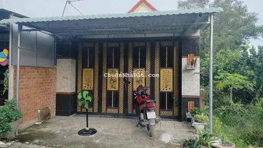 Bán Gấp Nhà . Nhà mua vào ở ngay , cho thuê được luôn