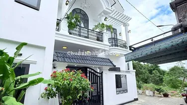 Bán nhà 2 tầng 2 mặt kiệt oto tận nhà Nguyễn Xí, 3pn, giá 4ty950tl