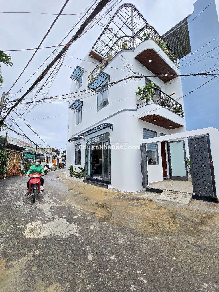 Siêu Phẩm 3 tầng 2 mặt kiệt oto tận nhà, gần trường Đại Học Duy Tân