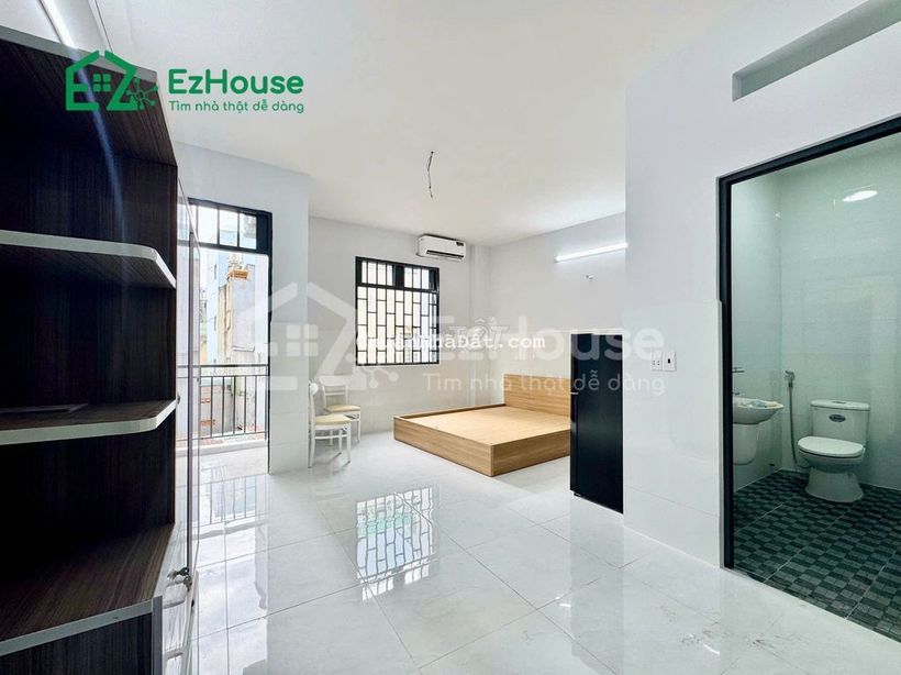 Cho Thuê Căn Hộ  Cao Cấp Full Nội Thất, Ngay Ngã Tư Bốn Xã ,