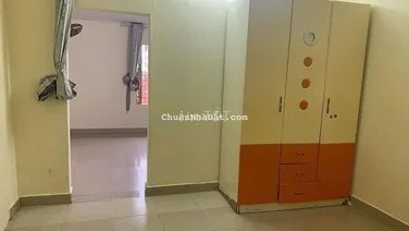 Cho Thuê Căn Hộ Tập Thể Tầng 1. Khu Nghĩa Tân. 75m2. Giá 9 triệu/