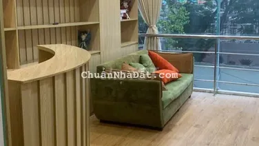 Căn hộ DT 45m T2 mặt Phố Ngọc khánh tiện ở spa, văn phòng đẹp view hồ