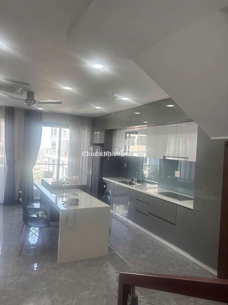 Bán lỗ 200tr căn hộ penthouse 2 tầng chung cư skyview thủ dầu Một