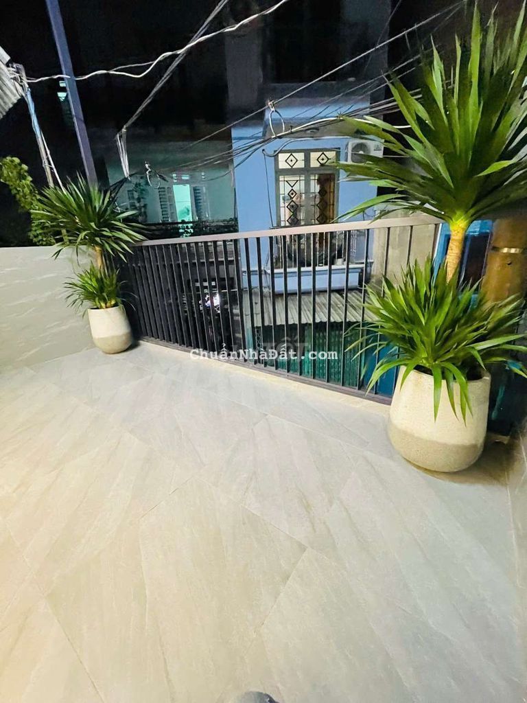 Nhà ngay chợ Linh Xuân Quốc Lộ 1K 2 tầng nội thất như hình sổ hồng đủ