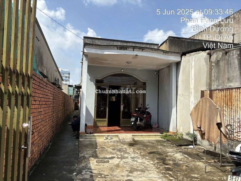 Cho thuê nhà và 3 phòng trọ gần ngã tư 550