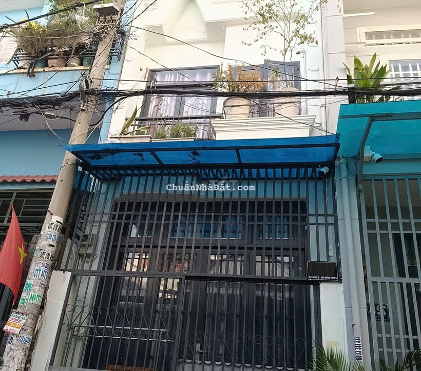 Nhà mới 2 tầng, xe hơi đậu cửa, gần mặt tiền Lê Trọng Tấn.