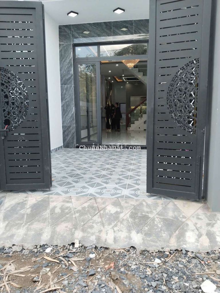 Bán gấp nhà mặt phố 100m2 giá cực rẻ tại DT826, gần KCN Thuận Đạo