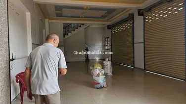 Cho thuê nhà ở. 1 phòng khách, 2p ngủ, 2wc, sân oto