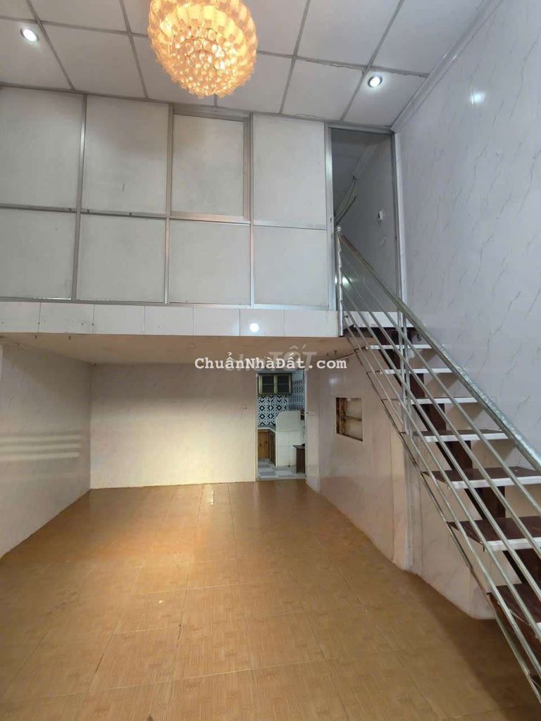 Chỉ nhỉnh 3 tỷ có ngay nhà c4 diện tích 45,9m2 hộ khẩu Long Biên - Hn