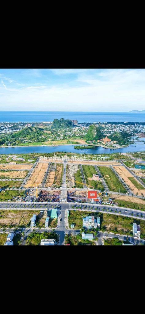 Góc 2 mặt tiền ngày Toà Căn Hộ Sun Group dt: 213m2