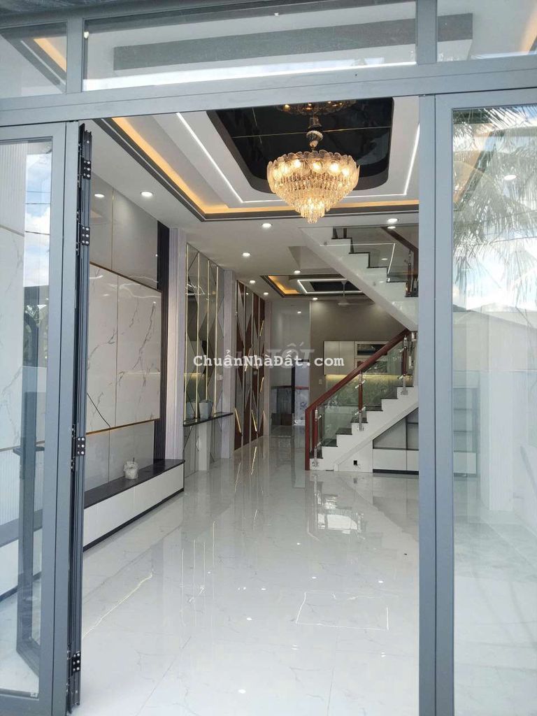 Bán nhà mặt phố 100m2 gần KCN Cầu Tràm giá 1,750 tỷ, hàng hot