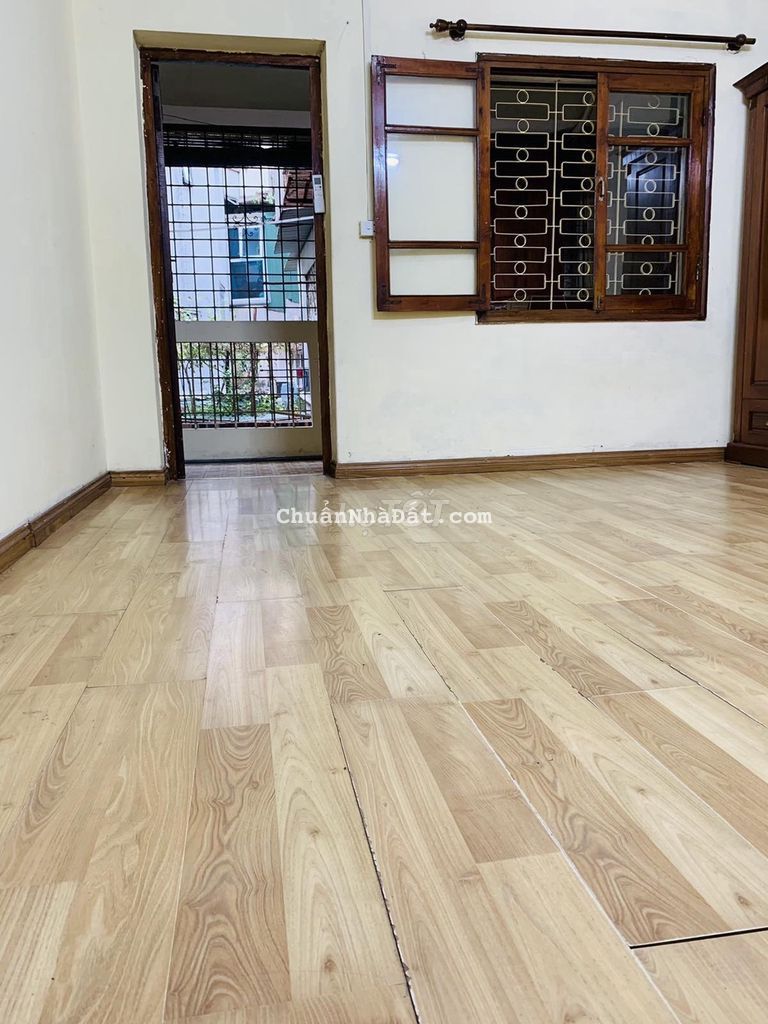 Căn hộ 2PN chung cư  tập thể ngõ Núi Trúc 7,5tr