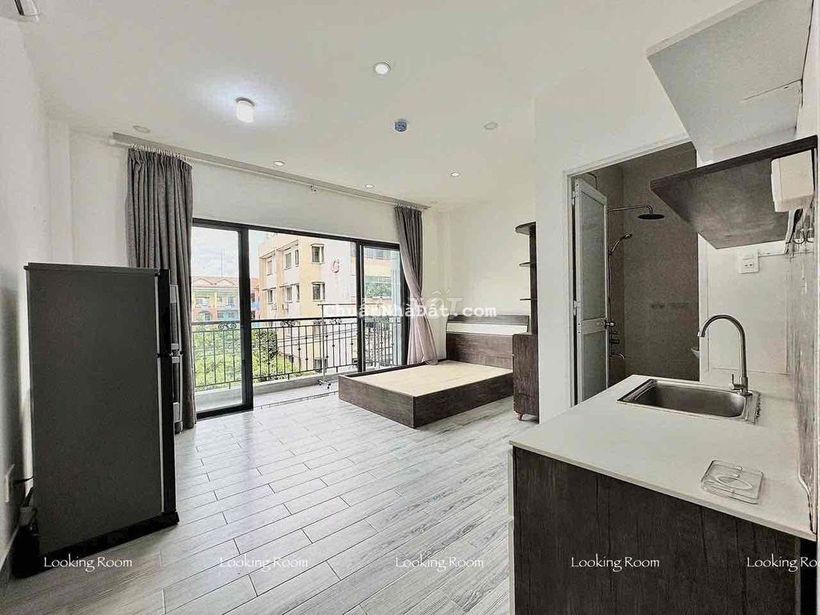 Studio Ngay Lê Văn Việt - ban công cực thoáng