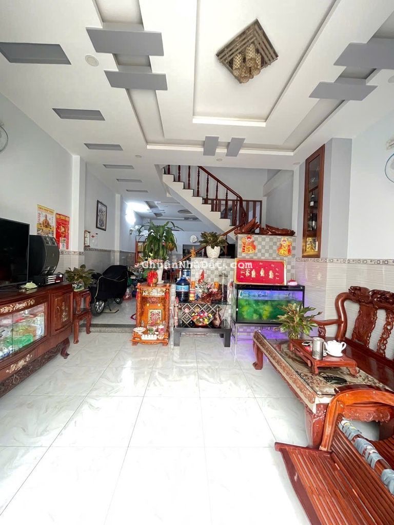 Bán nhà Bình Tân Mặt tiền ĐS11 Kênh 26/3 DT 5,6 X18m 3 Lầu 4PN nở hậu