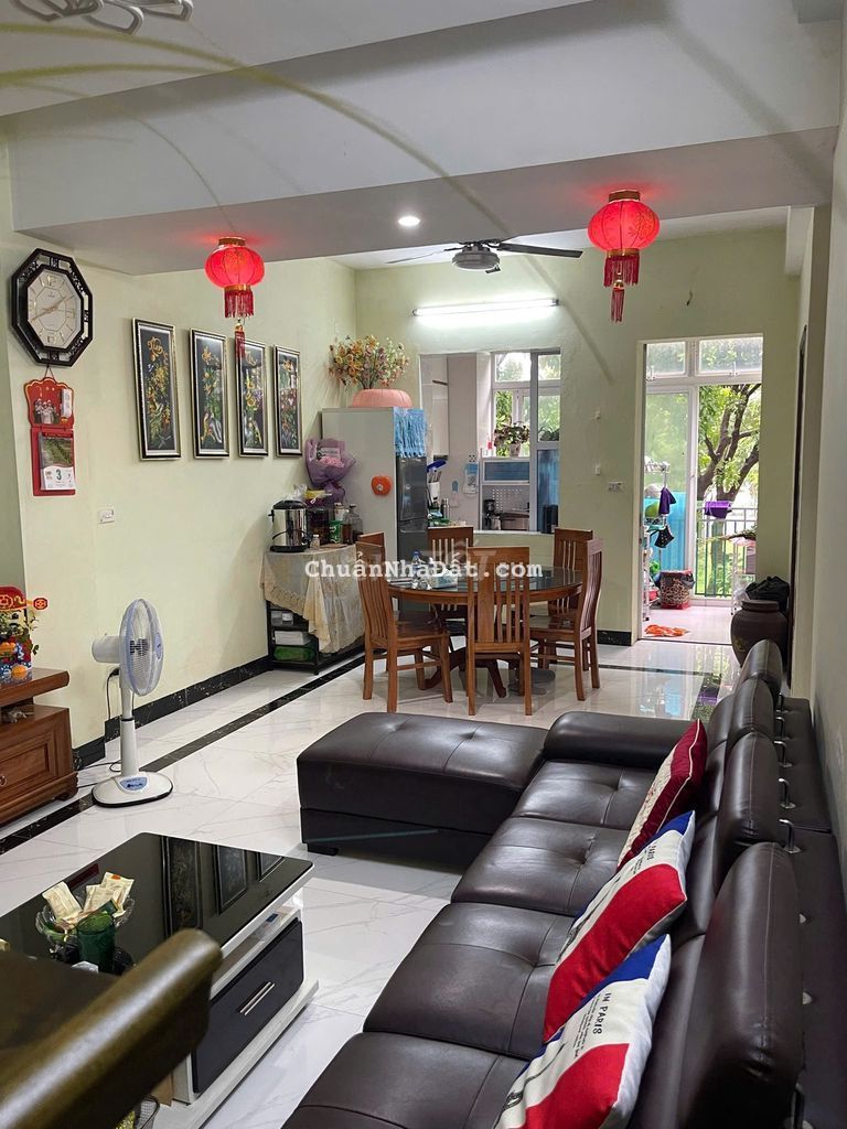 Bán Chung cư KĐT Việt Hưng-77m-2PN, tầng đẹp,full nội thất.Giá 4,35 tỷ