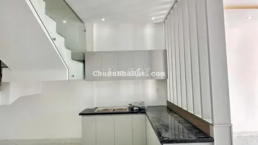 Cho thuê nhanh nhà 1 trệt 1 lầu sân xe hơi mới tinh ngay chợ Thạnh Phú