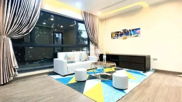 Cho thuê căn hộ full đồ 50m2, có hầm để xe, thang máy, mặt đường lớn