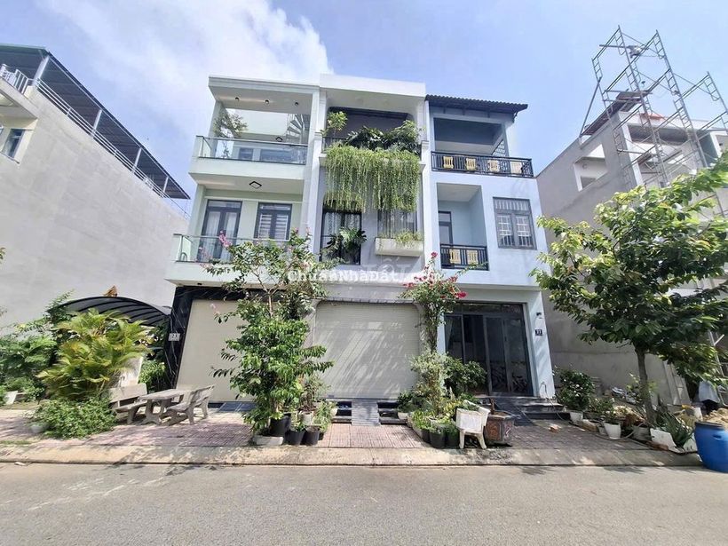 Nhà 3 tâm, Đông Hòa sát làng đại học, cách Q1 tầm 15km.