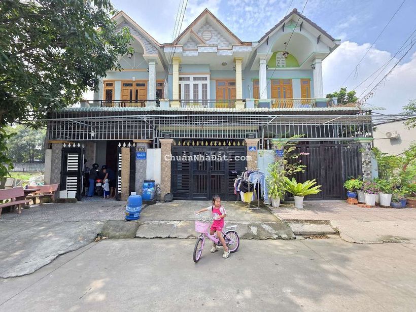 Nhà phố kdc Hoàng Hùng gần chợ Tân Long, phường Tân Đông Hiệp,  Dĩ An