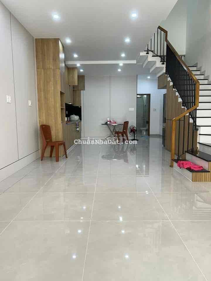 Bán nhà đường 10,5m Bùi Trang Chước