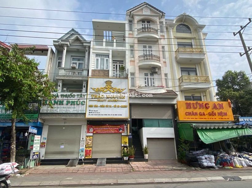 Nhà 4 Lầu, Mặt tiền Trần Hứng Đạo. Đoạn cực sung . Ngộp