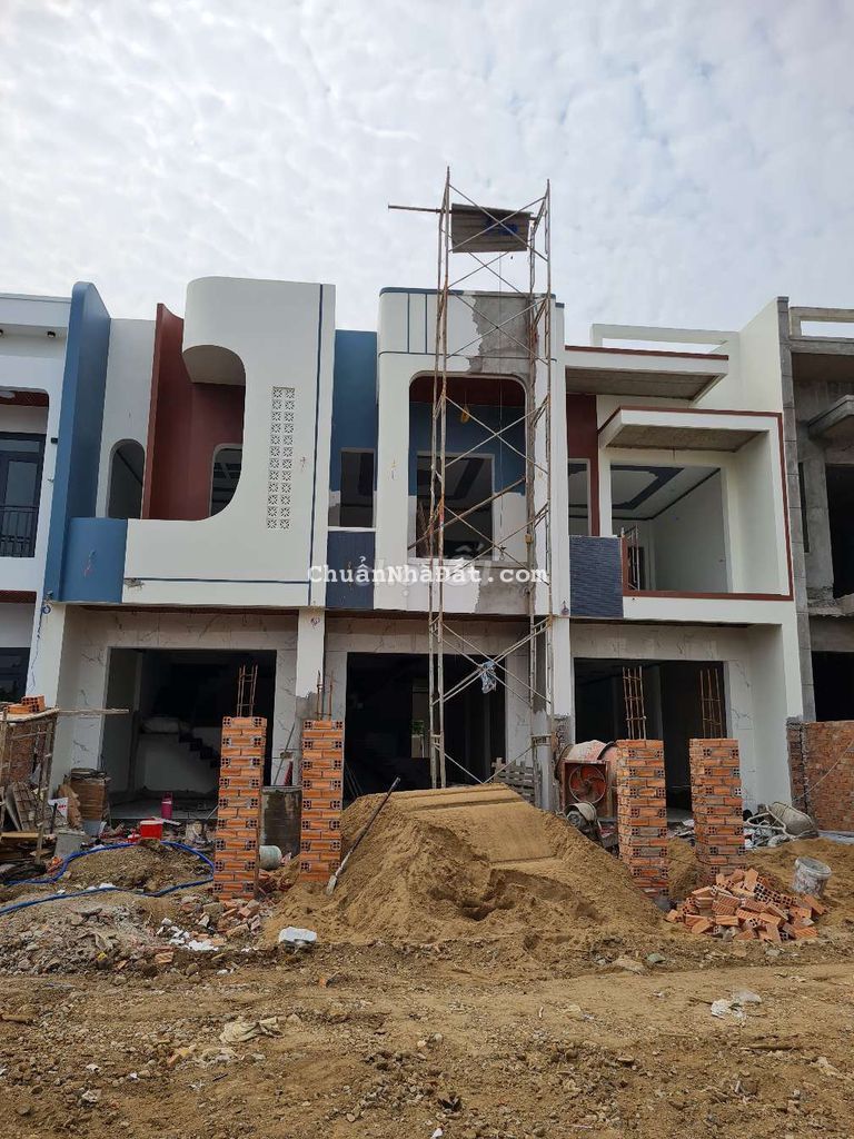 Bán nhà mới bảo hành vị trí thuận tiện đi lại gần chợ , cty changsin