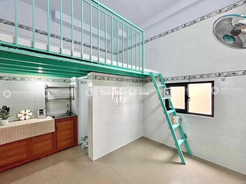 PHÒNG TRỌ CÓ GÁC CỬA SỔ TRỜI SẴN MÁY LẠNH GIÁ RẺ NGAY TRUNG TÂM TPHÚ