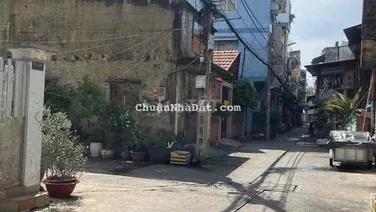 Bán nhà nát Lạc Long Quân, lô góc 2 mặt hẻm, xe hơi tới cửa, DT đẹp