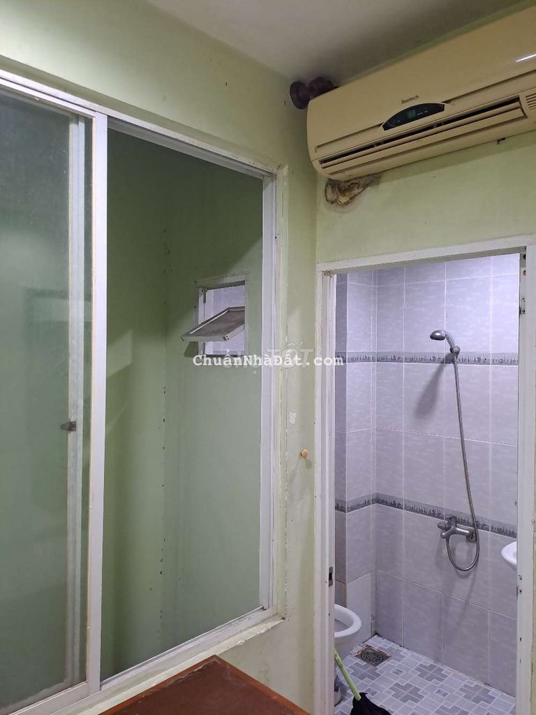Phòng trọ Lê Văn Sỹ Q3, WC riêng sạch sẽ thoáng mát, giờ tự do.