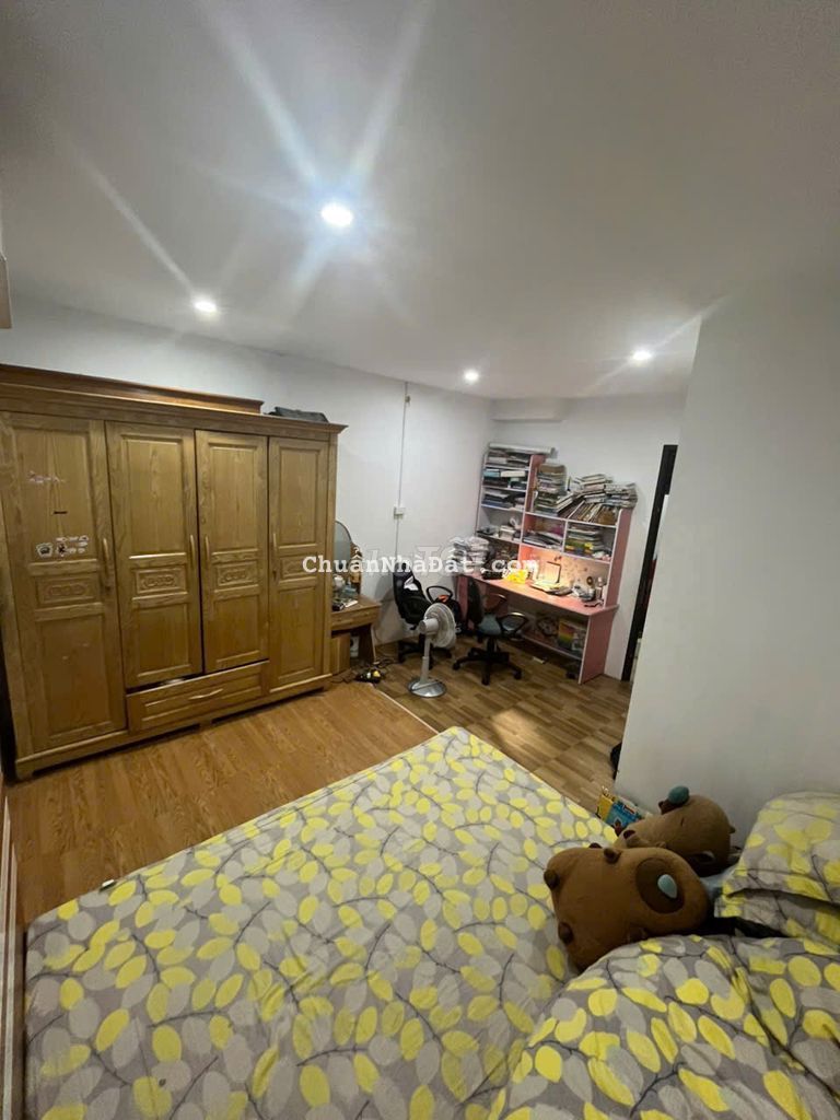 Chuyển nhà cần bán gấp nhà riêng 3 tầng 3PN + 2WC