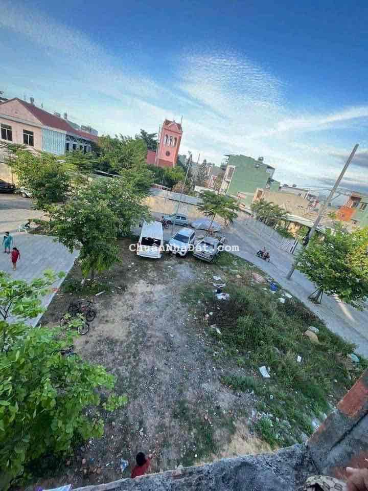 Lô góc 2 mặt tiền 5m5 . Khu trường chinh . Dtich : 157,6 m , ngang gần