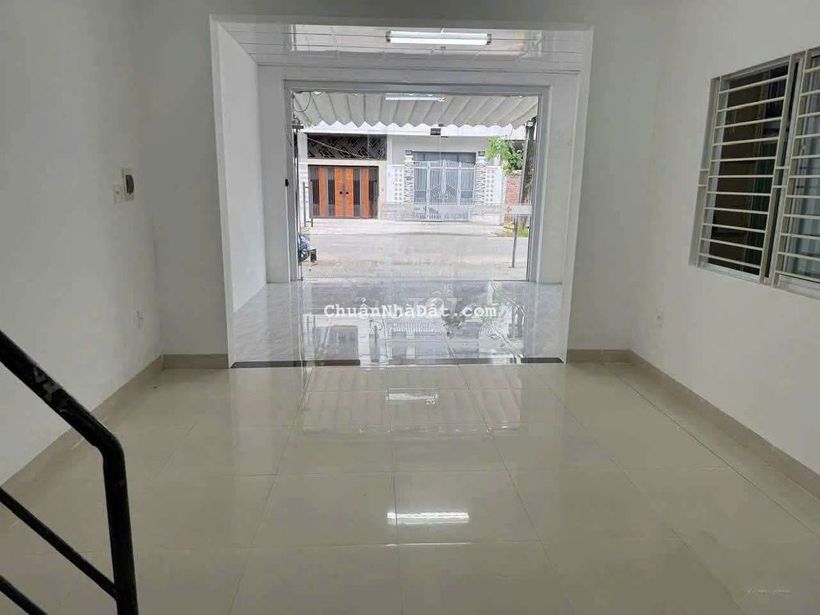 NHÀ NGUYÊN CĂN 2PN GÁC LỬNG MẶT TIỀN QUÁCH THỊ TRANG