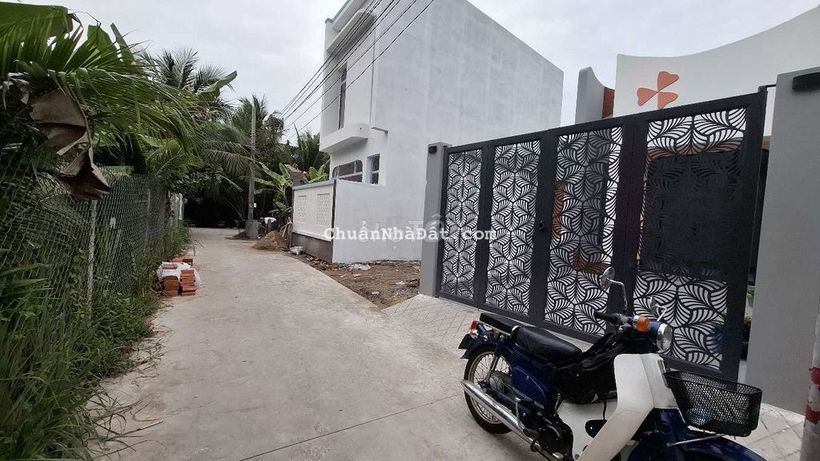 Nhà mới đẹp,có sân đậu ôtô, gần karaoke Ozon đường Một Quang Mỹ Tho