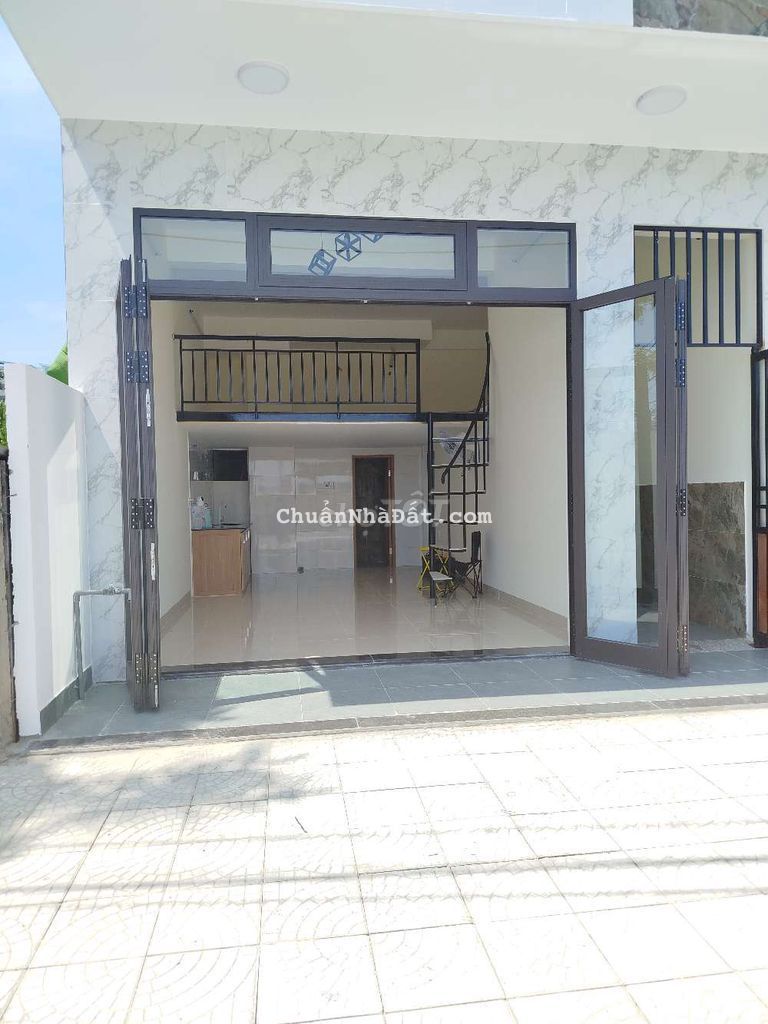 Mặt tiền văn phòng đối diện BV 600 g