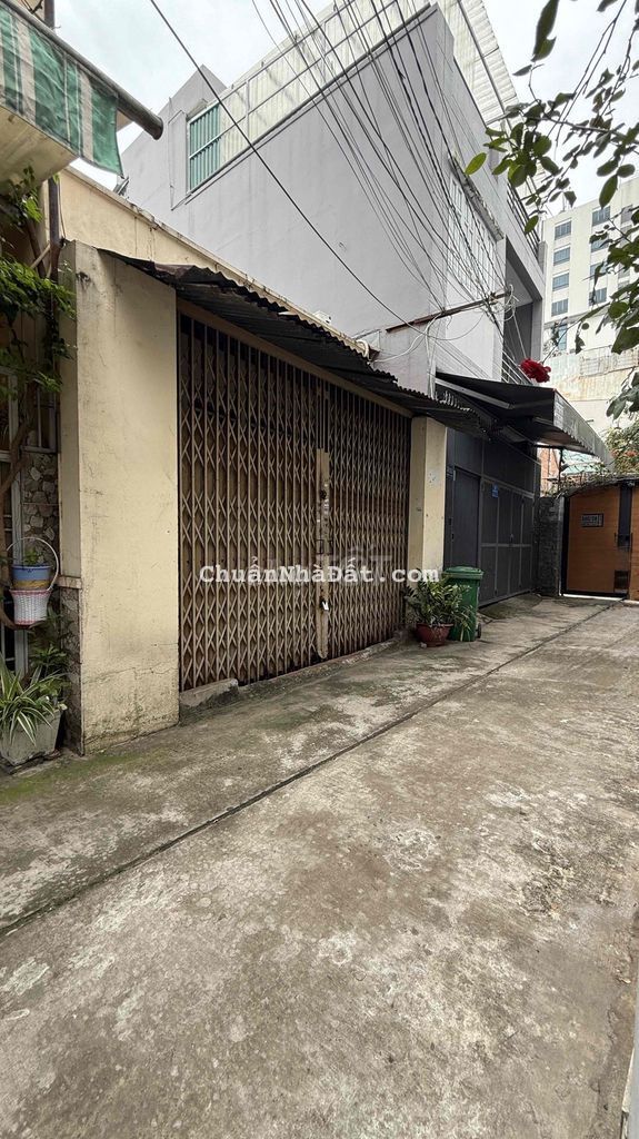 Nhà hẻm 4m, 111/x Tân Hải, P.13. DT: 4,8x12m ( vuông ) Câp 4 = 5,,55tỷ