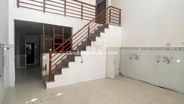 Cho thuê gấp nhà 1 trệt 1 lửng sân xe hơi, ngay kdc Lavender city