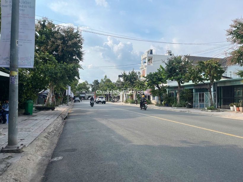 Nhà Bán mặt tiền cho thuê gần sổ xố Bình Dương, 1 trệt 2 lầu ngang 10m