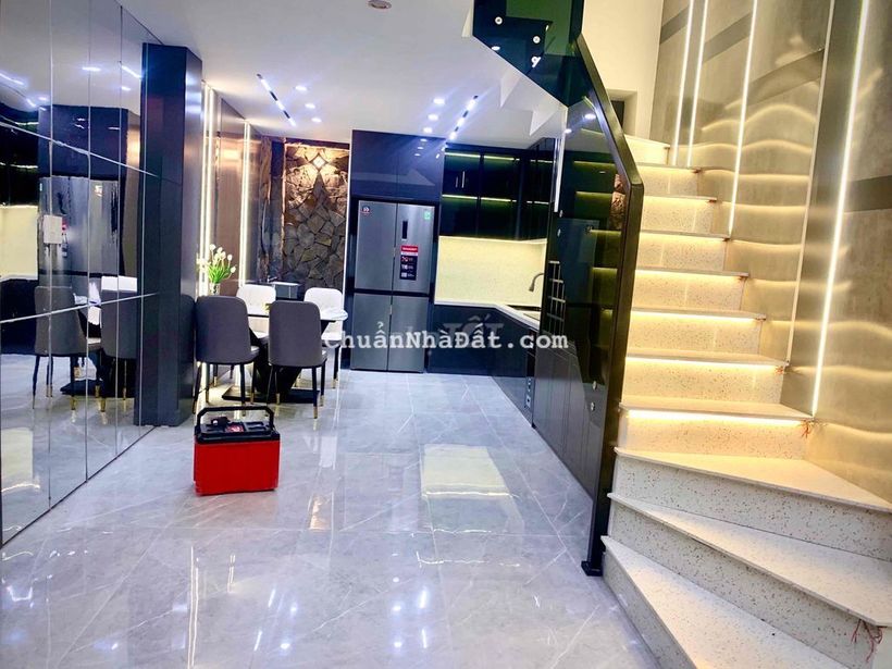 NHÀ ĐẸP 3 TẦNG FULL NỘI THẤT - Ô TÔ TRƯỚC NHÀ- CHỈ 5,65 TỶ